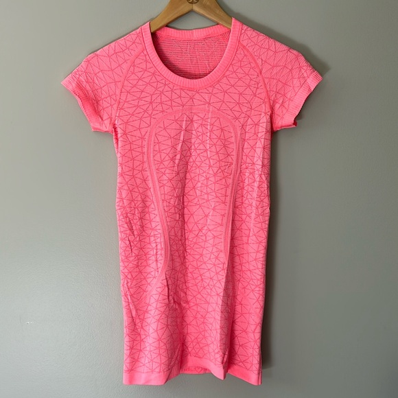 lululemon athletica Tops - Lululemon Swiftly Tech Short Sleeve Sz 4